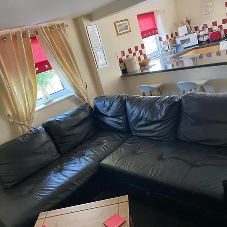 Апартаменты The Den Уитби